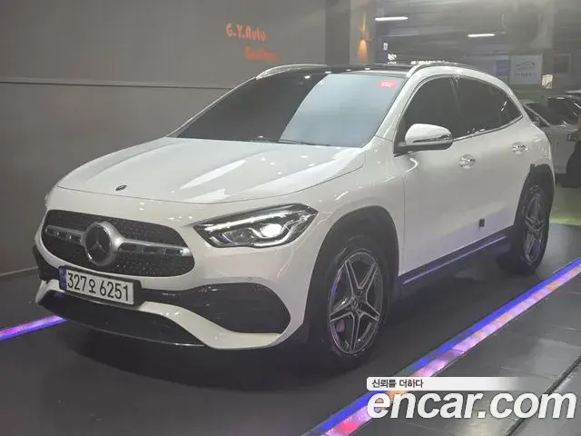 Mercedes-Benz GLA-Class 2023 — Фото 1/20