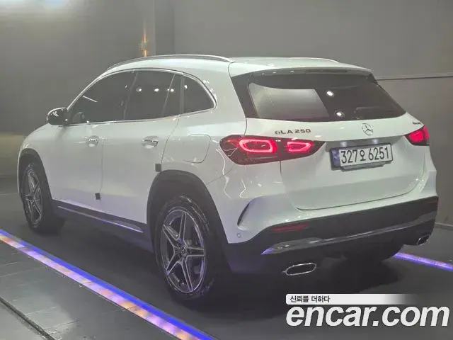 Mercedes-Benz GLA-Class 2023 — Фото 2/20