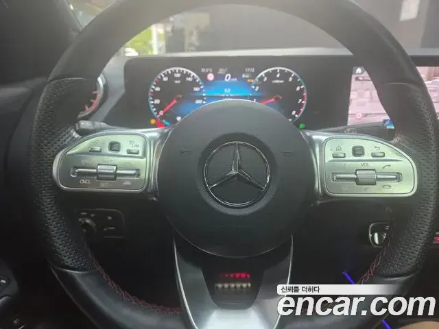 Mercedes-Benz GLA-Class 2023 — Фото 13/20