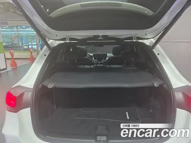 Mercedes-Benz GLA-Class 2023 — Фото 17/20