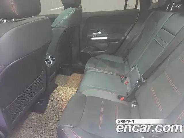 Mercedes-Benz GLA-Class 2023 — Фото 18/20