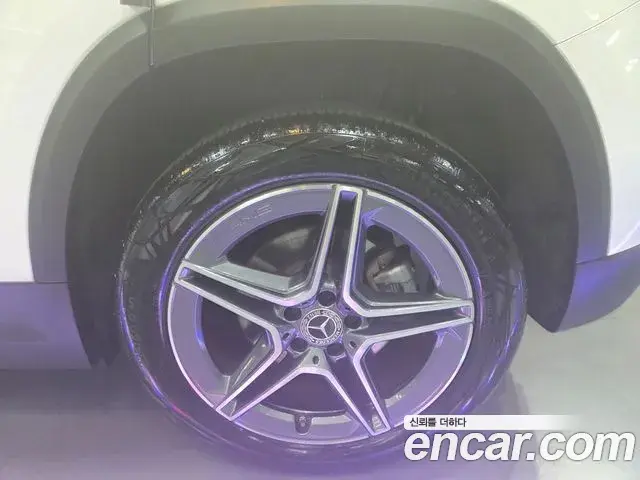 Mercedes-Benz GLA-Class 2023 — Фото 19/20