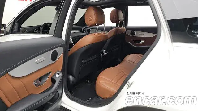 Mercedes-Benz GLC-Class 2022 — Photo 31/34