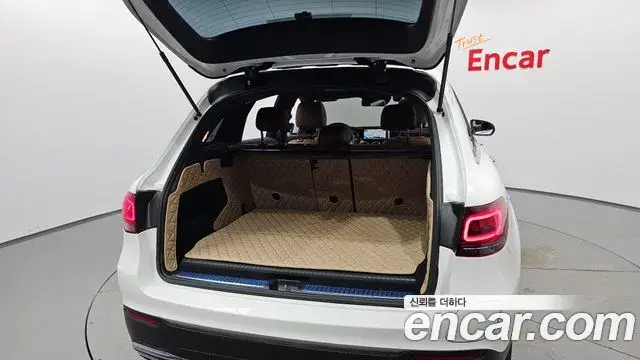 Mercedes-Benz GLC-Class 2022 — Photo 29/34