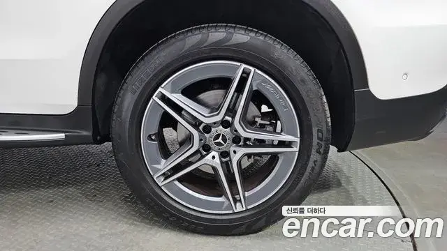 Mercedes-Benz GLC-Class 2022 — Photo 28/34