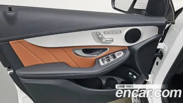 Mercedes-Benz GLC-Class 2022 — Photo 19/34