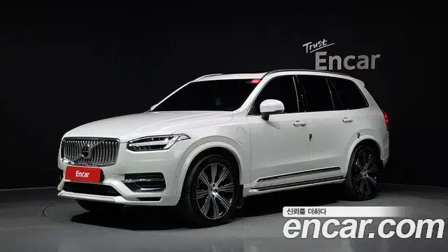 Volvo XC90 2022 — Фото 1/20