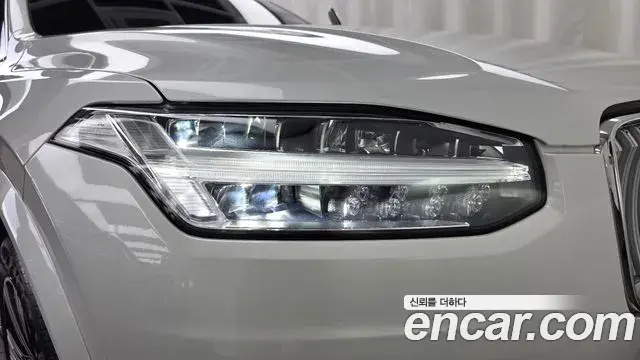 Volvo XC90 2022 — ფოტო 8/37
