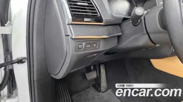 Volvo XC90 2022 — ფოტო 13/37