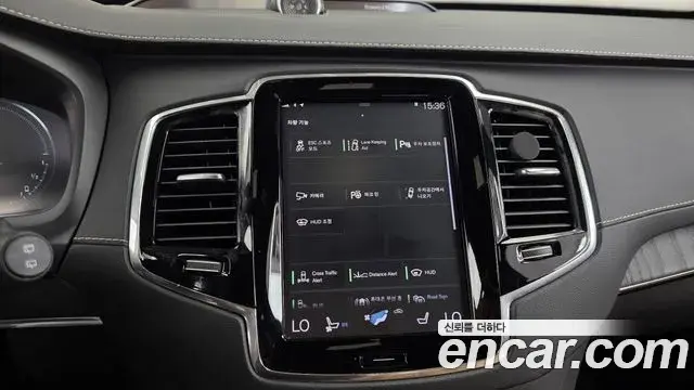 Volvo XC90 2022 — ფოტო 32/37