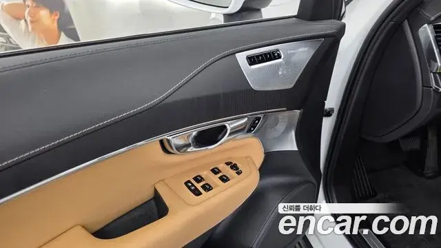 Volvo XC90 2022 — ფოტო 26/37