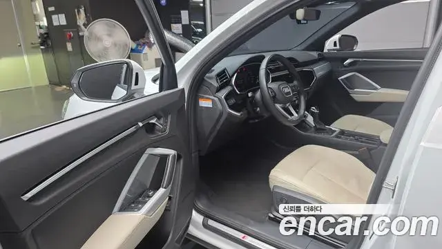 Audi Q3 2022 — Şəkil 14/31