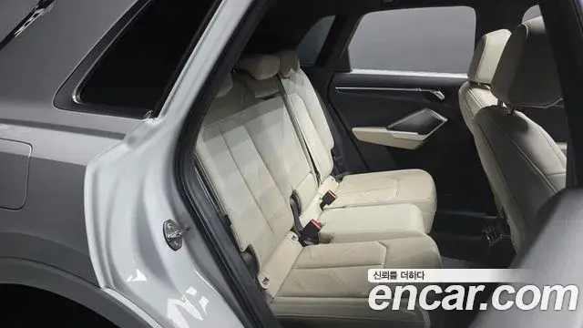 Audi Q3 2022 — Şəkil 18/31
