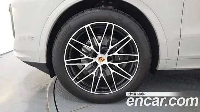 Porsche Cayenne 2024 — Photo 30/39