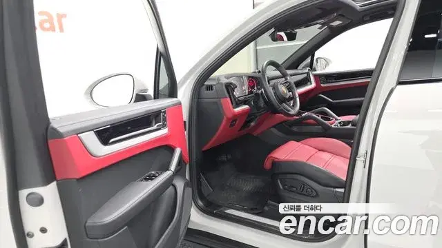 Porsche Cayenne 2024 — Photo 2/39