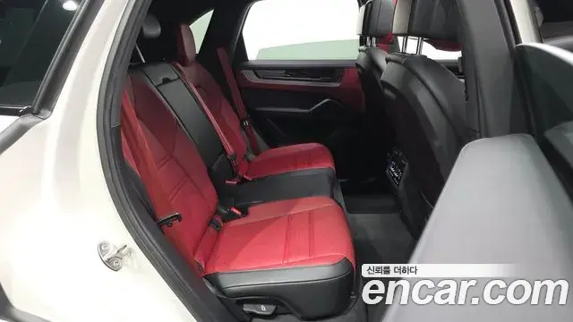 Porsche Cayenne 2024 — Photo 34/39