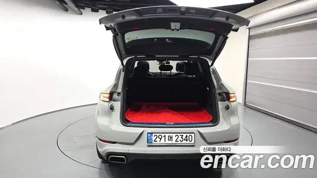 Porsche Cayenne 2024 — Photo 37/39