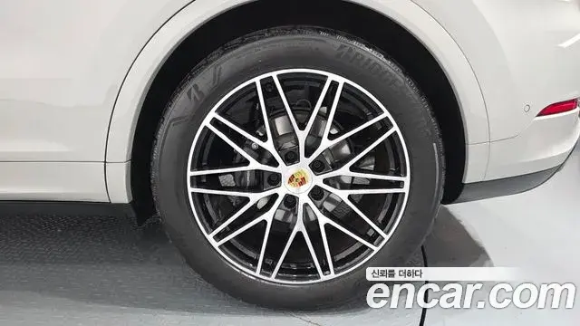 Porsche Cayenne 2024 — Photo 19/39