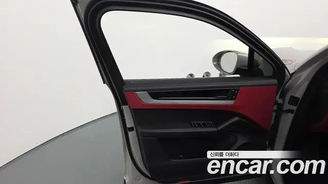 Porsche Cayenne 2024 — Photo 18/39