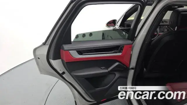 Porsche Cayenne 2024 — Photo 39/39