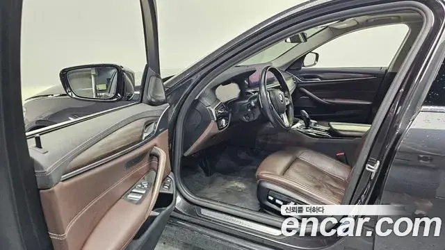 BMW 5 Series 2021 — Şəkil 18/20