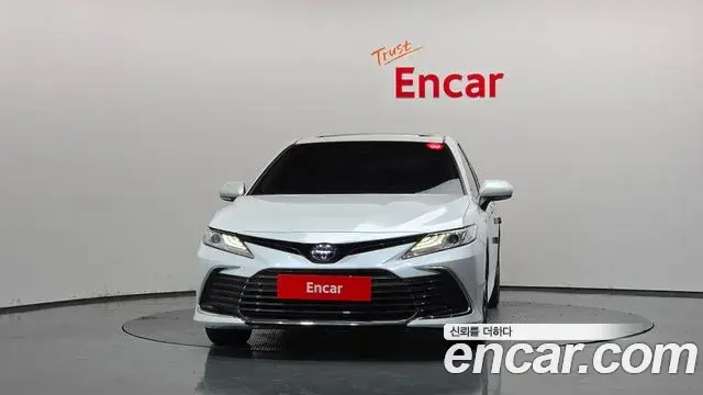Toyota Camry 2024 — Şəkil 17/36