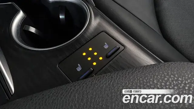 Toyota Camry 2024 — Şəkil 12/36