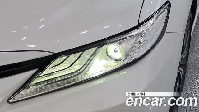 Toyota Camry 2024 — Şəkil 10/36