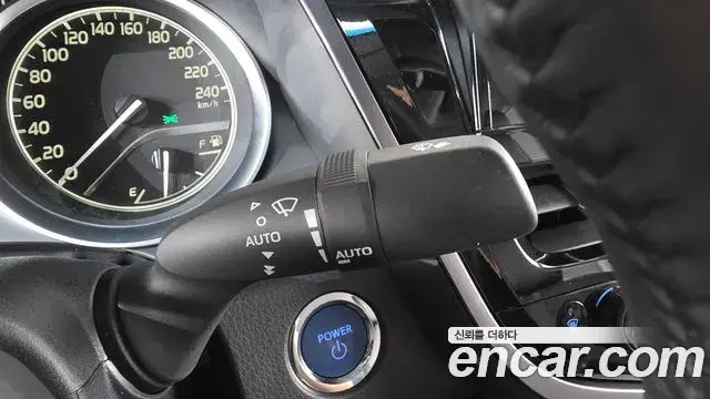 Toyota Camry 2024 — Şəkil 13/36