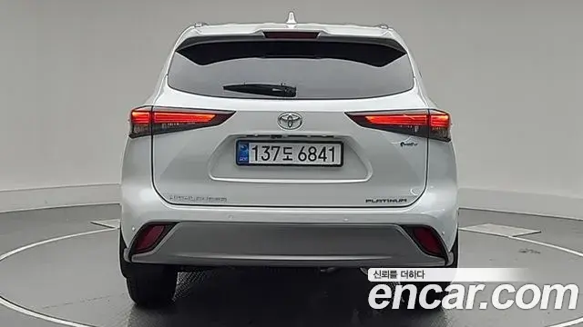 Toyota Highlander 2025 — ფოტო 1/20