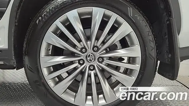 Toyota Highlander 2025 — ფოტო 13/20
