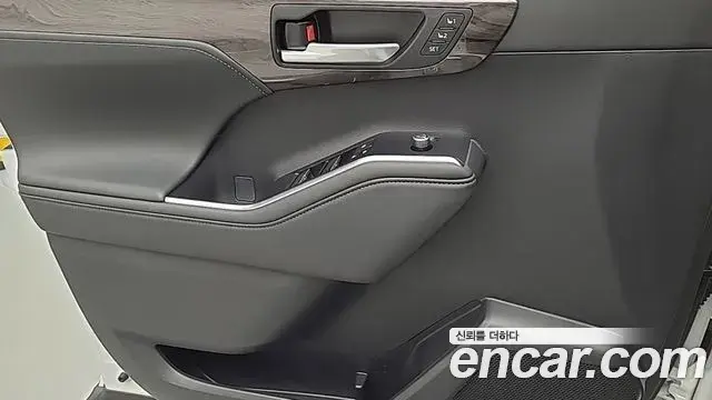 Toyota Highlander 2025 — ფოტო 17/20