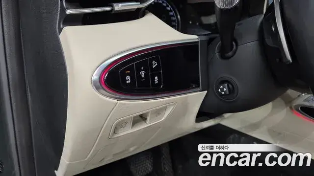 Genesis GV70 2021 — Photo 27/36