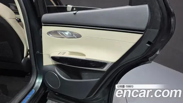 Genesis GV70 2021 — Photo 8/36