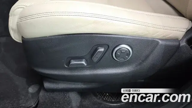 Genesis GV70 2021 — Photo 25/36