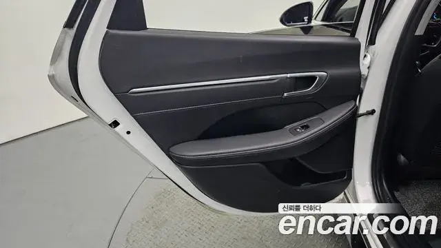 Hyundai Sonata Hybrid 2021 — Şəkil 26/30