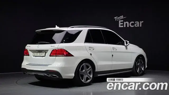 Mercedes-Benz GLE-Class 2018 — ფოტო 11/20