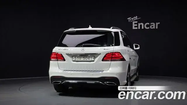 Mercedes-Benz GLE-Class 2018 — ფოტო 16/20
