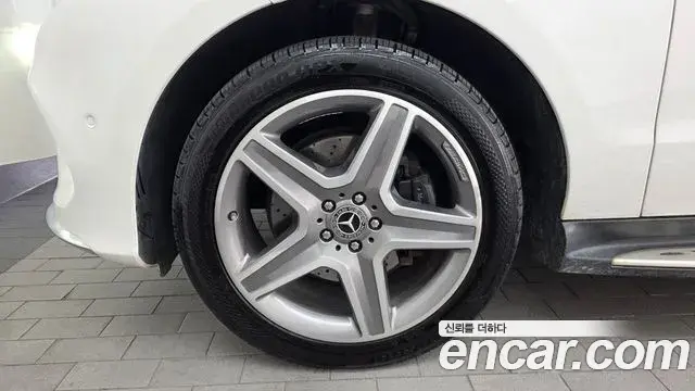 Mercedes-Benz GLE-Class 2018 — ფოტო 1/20