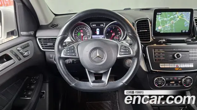 Mercedes-Benz GLE-Class 2018 — ფოტო 17/20