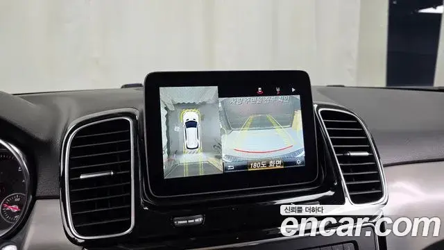 Mercedes-Benz GLE-Class 2018 — ფოტო 18/20