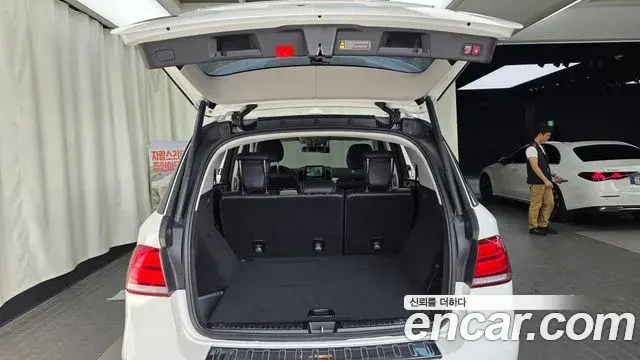 Mercedes-Benz GLE-Class 2018 — ფოტო 15/20