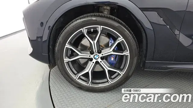 BMW X6 2023 — Photo 18/33