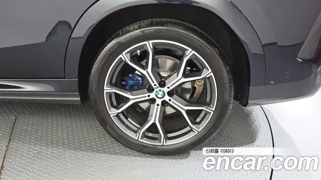 BMW X6 2023 — Photo 8/33