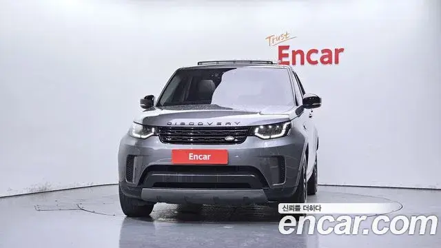 Land Rover Discovery 5 2018 — ფოტო 15/20