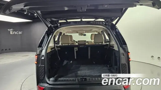 Land Rover Discovery 5 2018 — ფოტო 13/20
