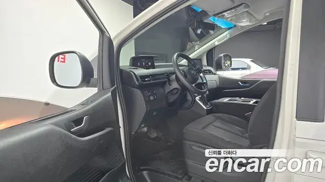 Hyundai Staria 2021 — Фото 10/20