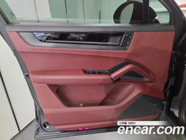 Porsche Cayenne 2025 — ფოტო 20/20