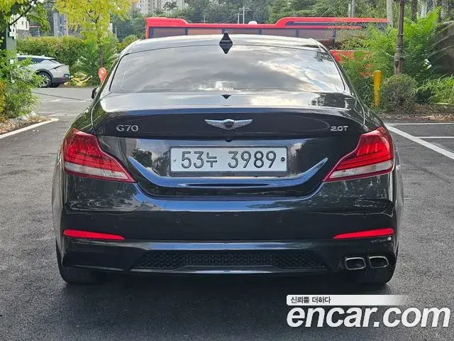 Genesis G70 2018 — ფოტო 8/20