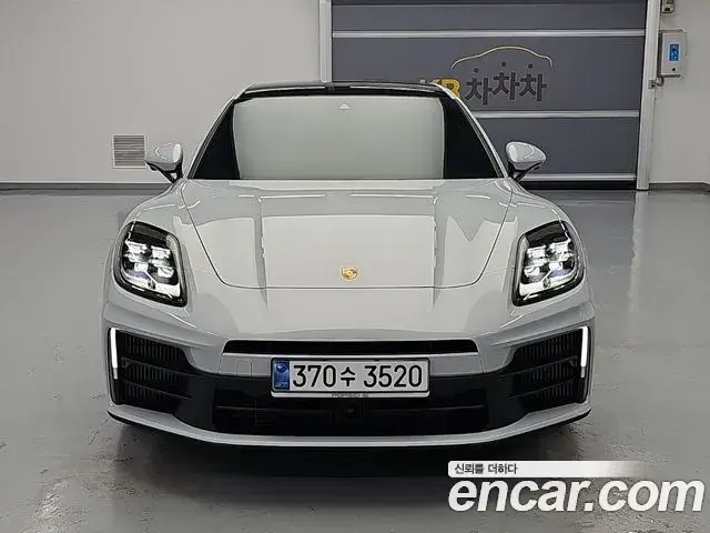 Porsche Panamera 2025 — Photo 1/9
